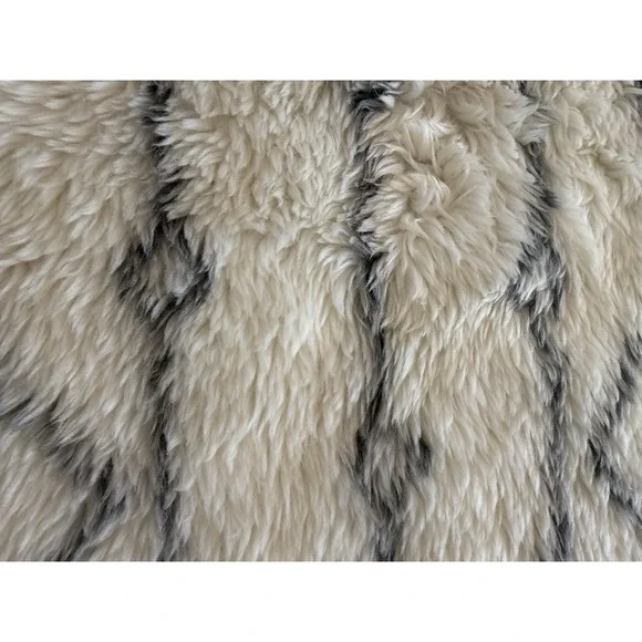 Ruggable Rug Plush Geometric Triangle - Cream/white & Grey- 3x5 - No Base - Picture 8 of 8